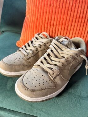 Nike Dunk SB Low Women 8.5 / Men 7